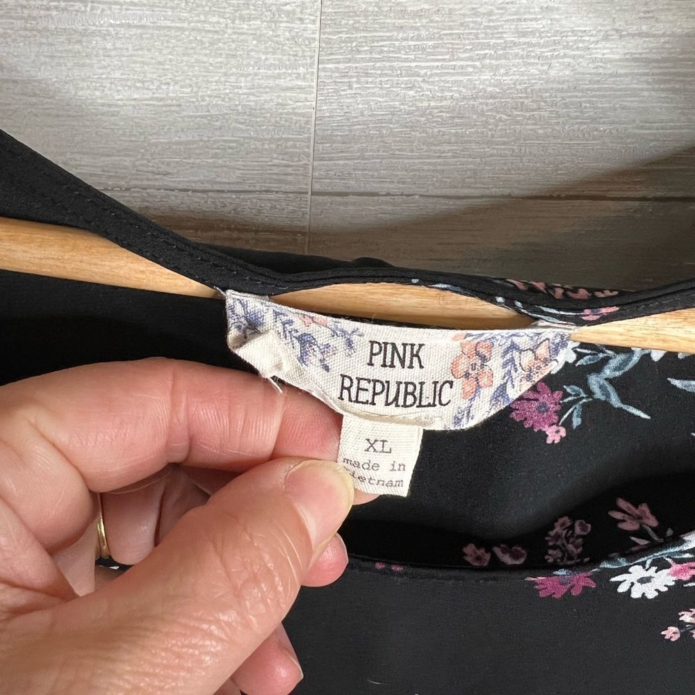 Pink Republic Floral Blouse Size XL - Picture 2 of 6